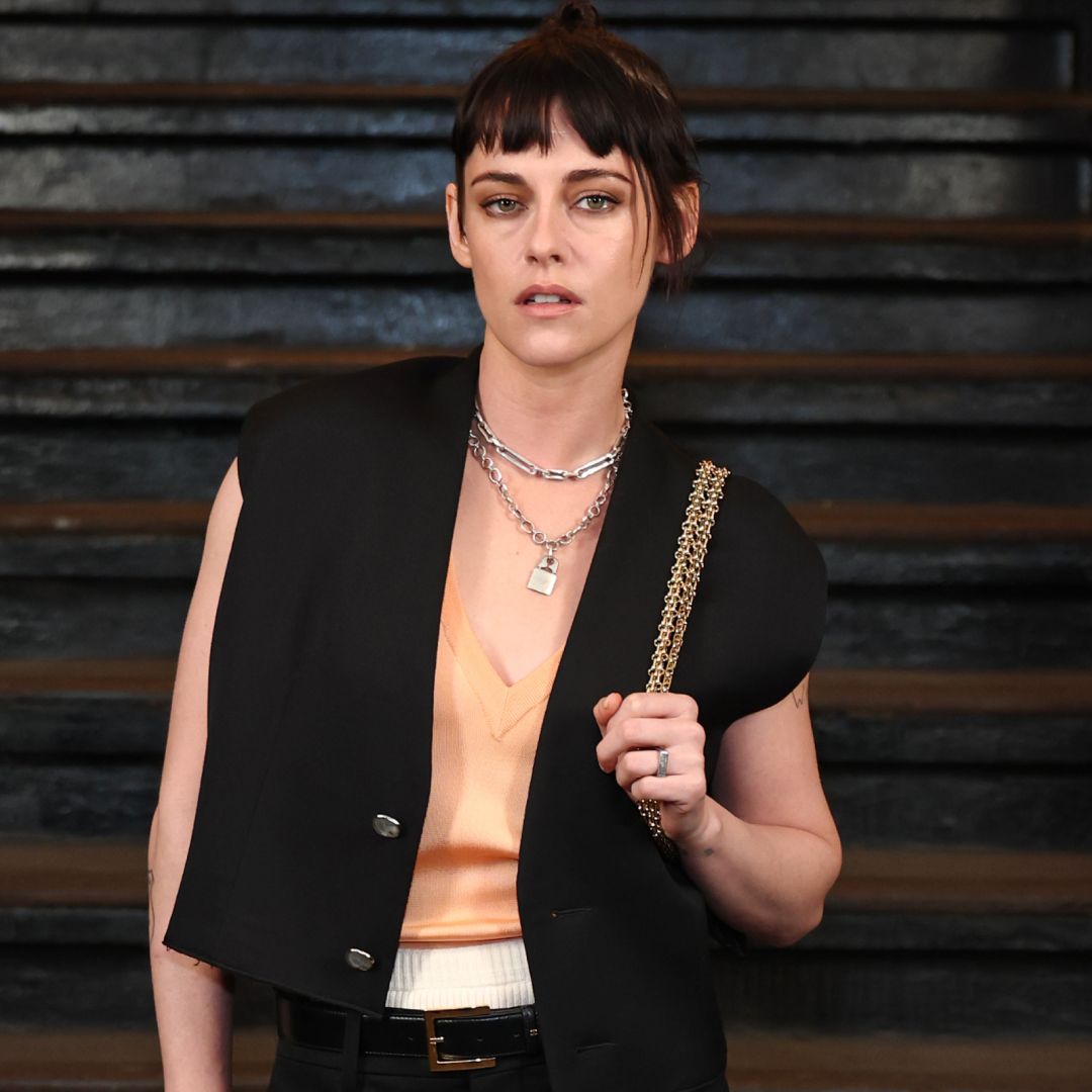 Kristen Stewart went for a walk with her dog in sweatpants and stark white Reebok sneakers