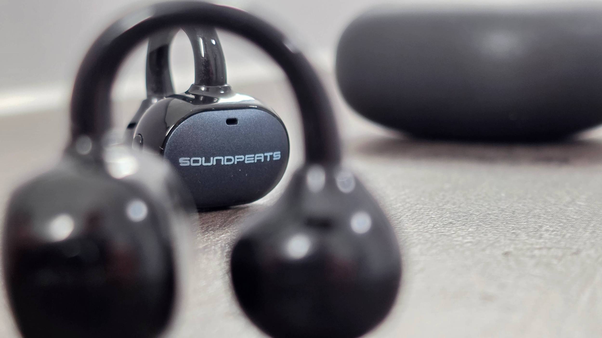 The Soundpeats Pop Clip2 on a wooden table.