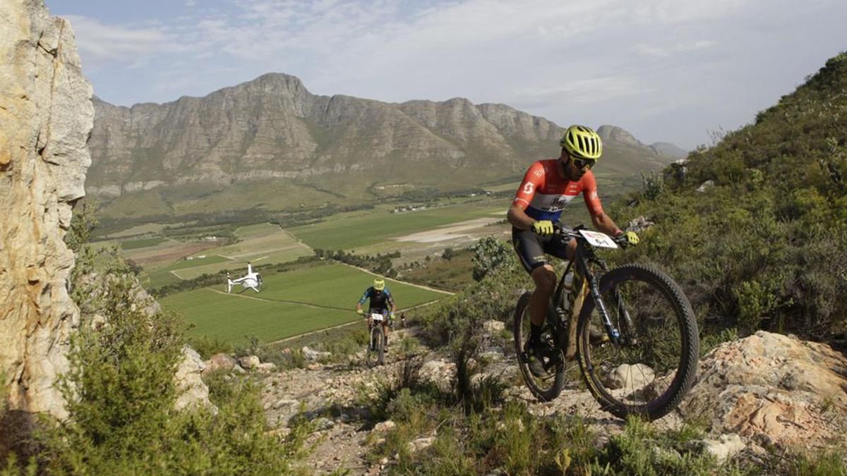 Team Buff Scott MTB in the lead of Stage 4 of the 2021 Absa Cape Epic