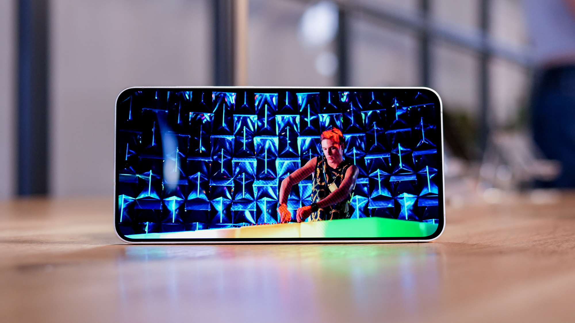 Galaxy s25 fe on its side with an image on its display