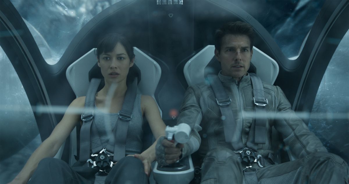 Olg Kurylenko and Tom Cruise take to the skies