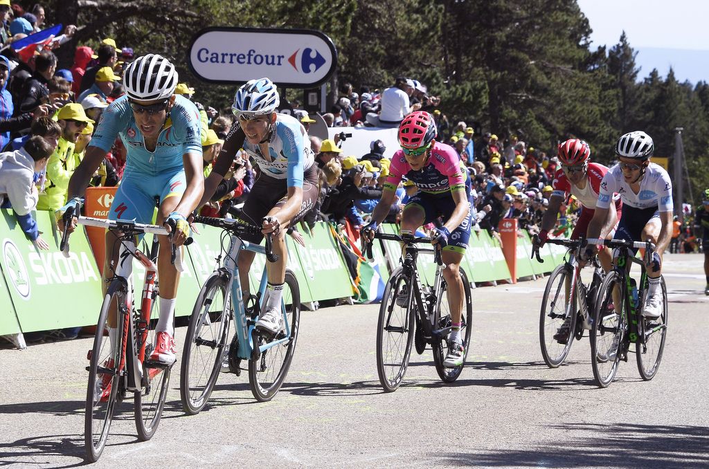 Fabio Aru leading Romain Bardet (AG2R-La Mondiale) to the finish line