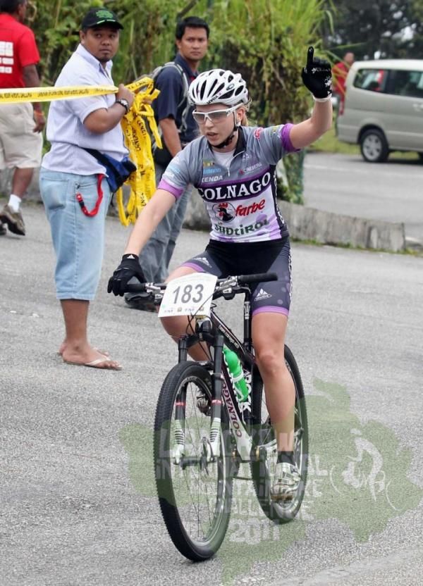 Vivienne Meyer (Colnago Fabre Sudtirol) wins the stage
