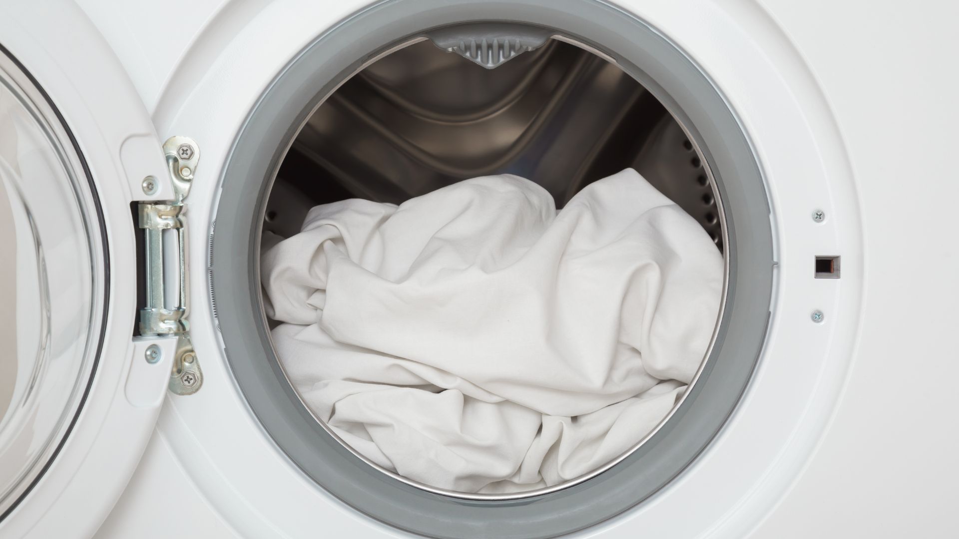picture of white bedding in washing machine