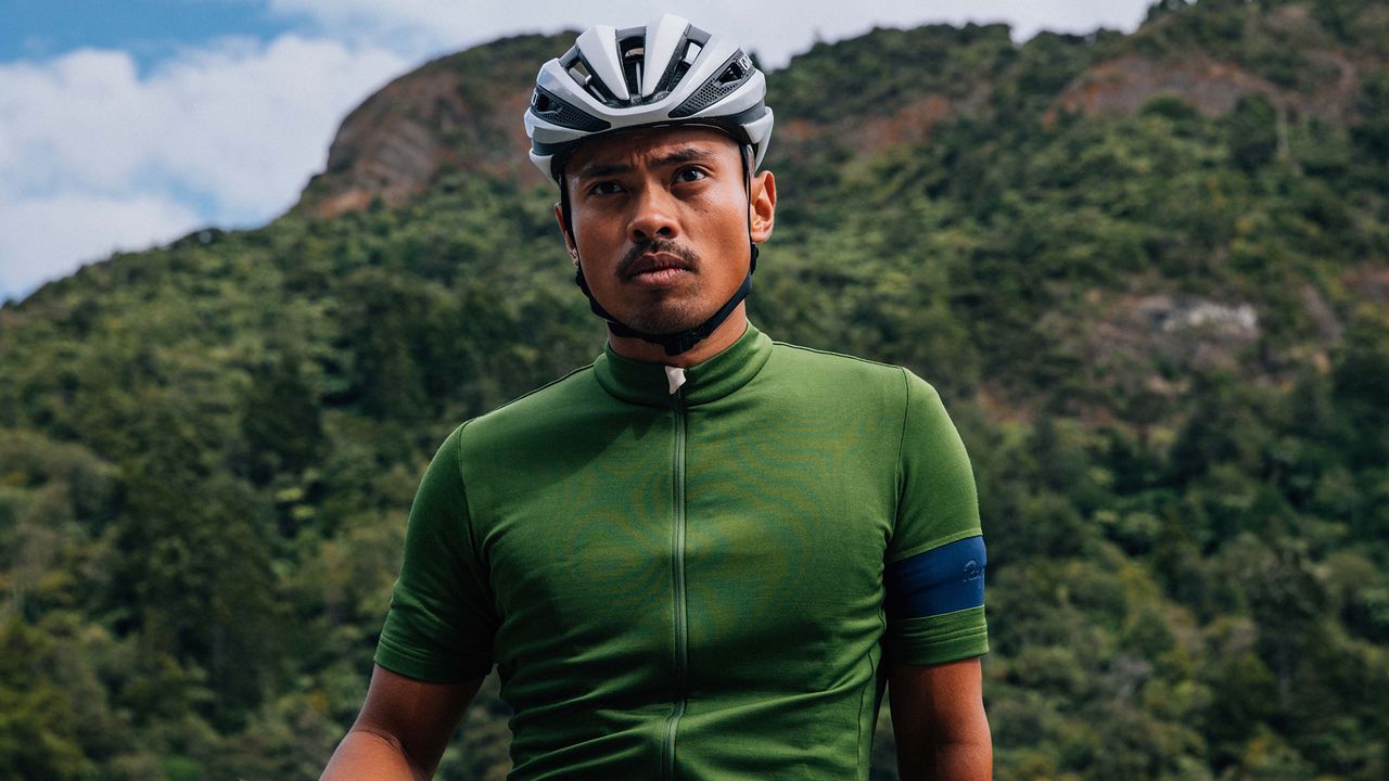 Rapha Brevet vs Le Col Pro