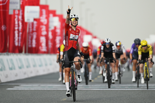 UAE Tour Women: Lorena Wiebes takes back-to-back wins after chaotic stage 2 sprint finish