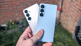 samsung galaxy s26 vs galaxy s25 side by side comparisson shots