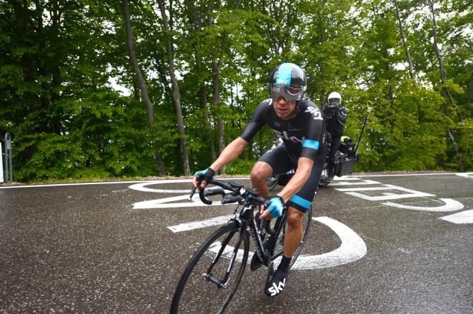 Rigoberto Uran (Sky) closed in on second place