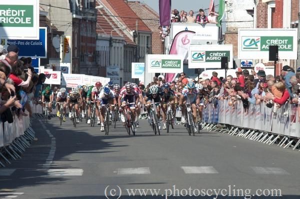 The sprint opens up in Orchies