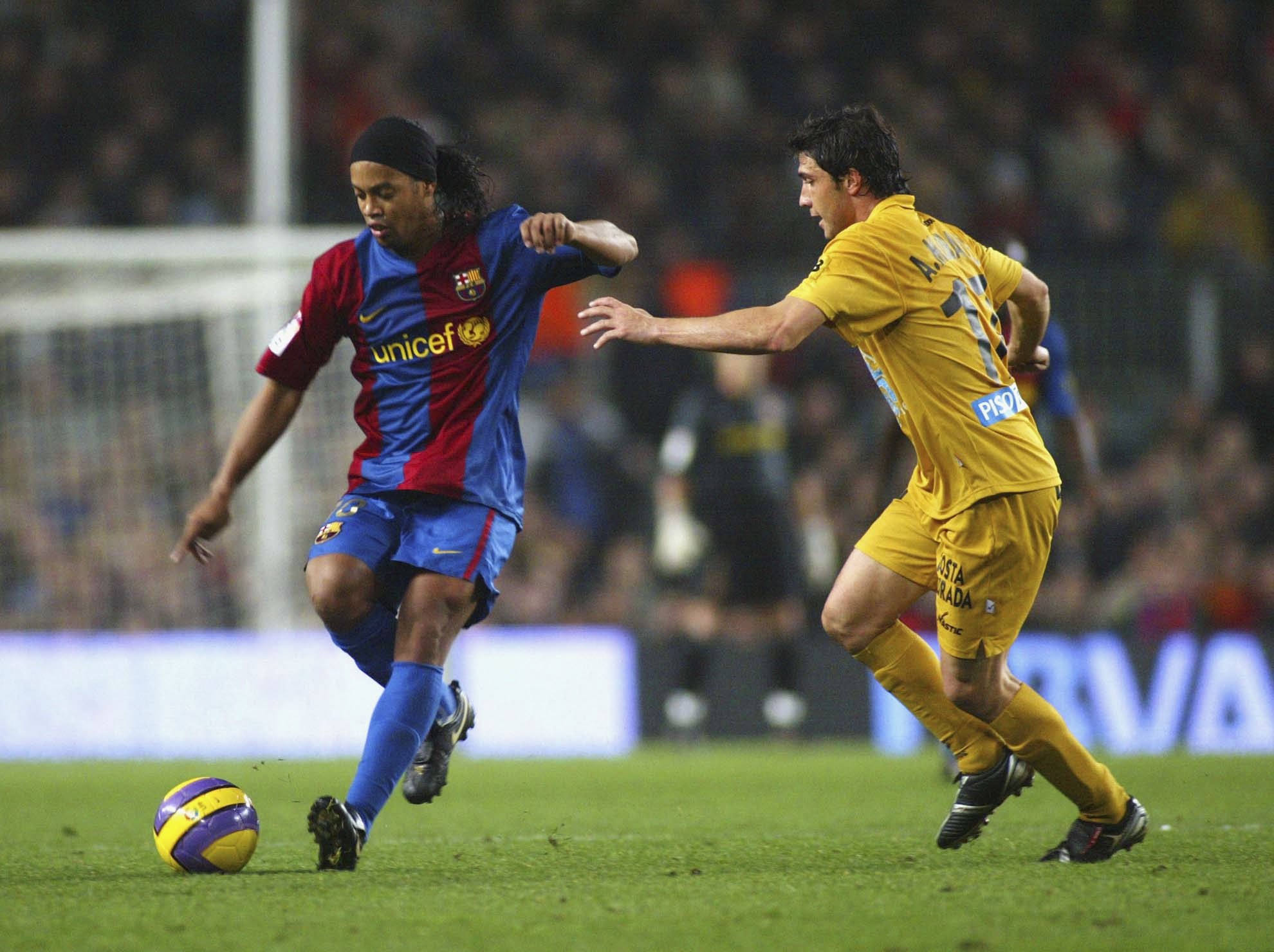 Barcelona in action against Gimnastic de Tarragona in January 2007.