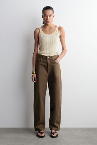 SG73jk9eRhMkNDDWUzxNeW-320-80 5 صيف 2025 DENIM TRENDS الموضة يرتدون الناس بالفعل