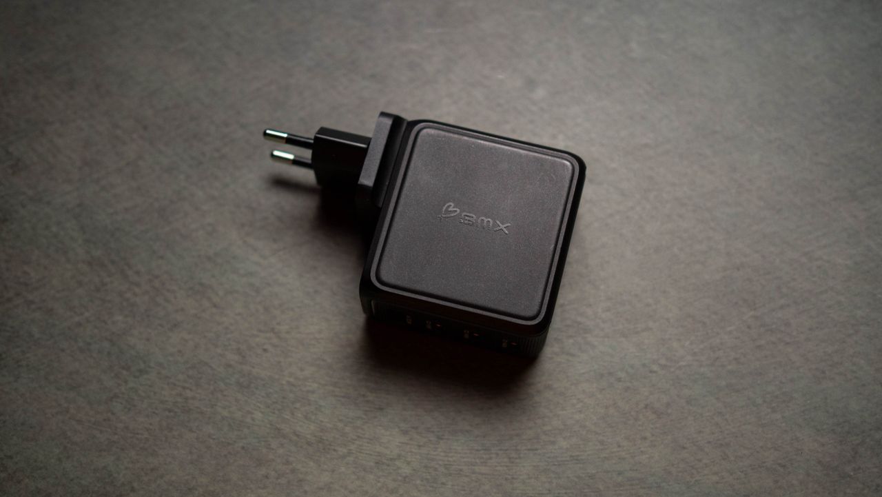 BMX GaNsta 140W GaN charger testing