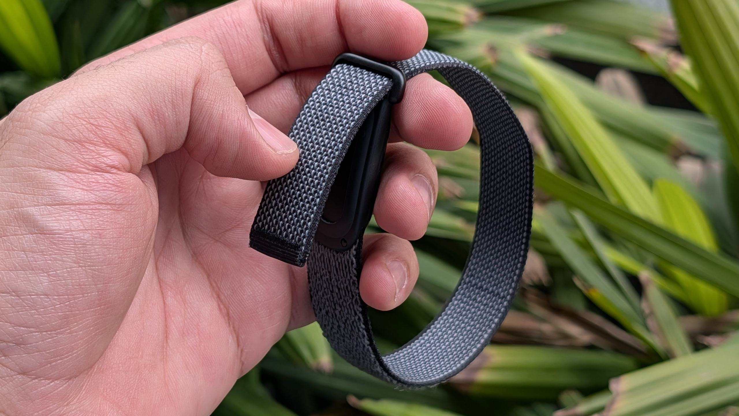 Google Fitbit Air in the hands of the author