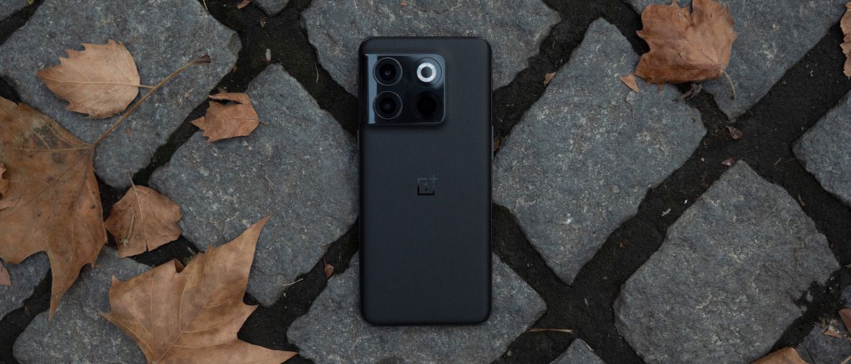 The back of the OnePlus 10T Moonstone Black colorway