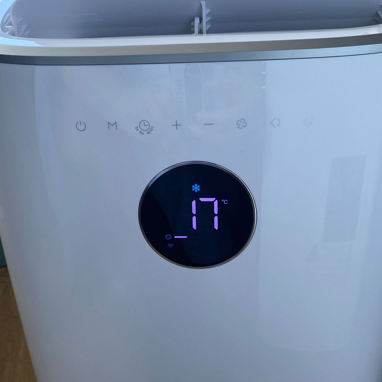 Close up of the control panels of the Dreo 318s portable air conditioner