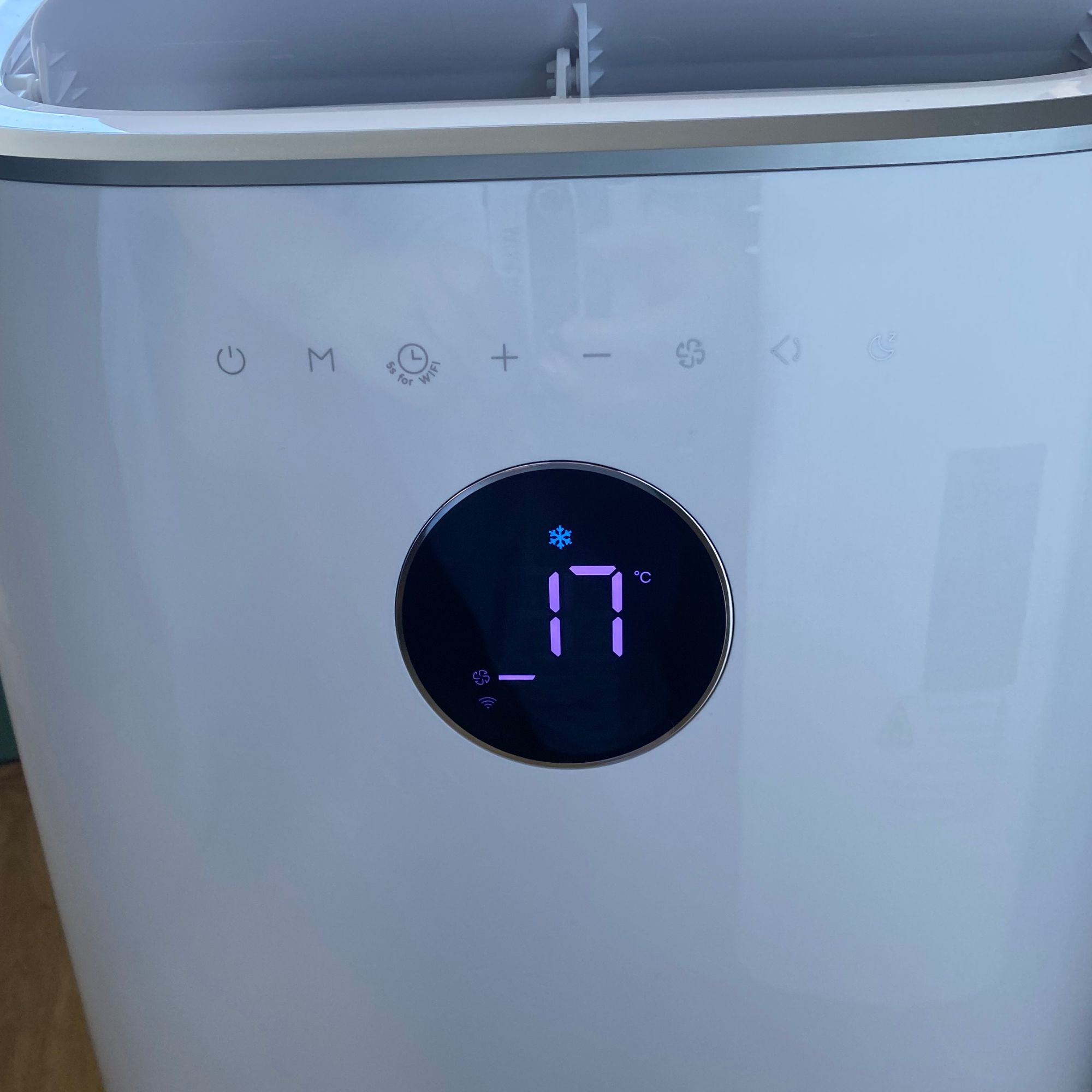 Close up of the control panels of the Dreo 318s portable air conditioner