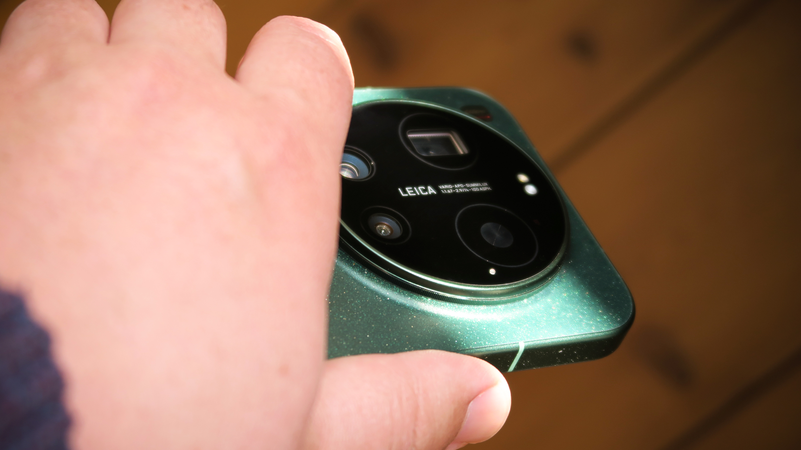 Xiaomi 17 Ultra review handheld angled