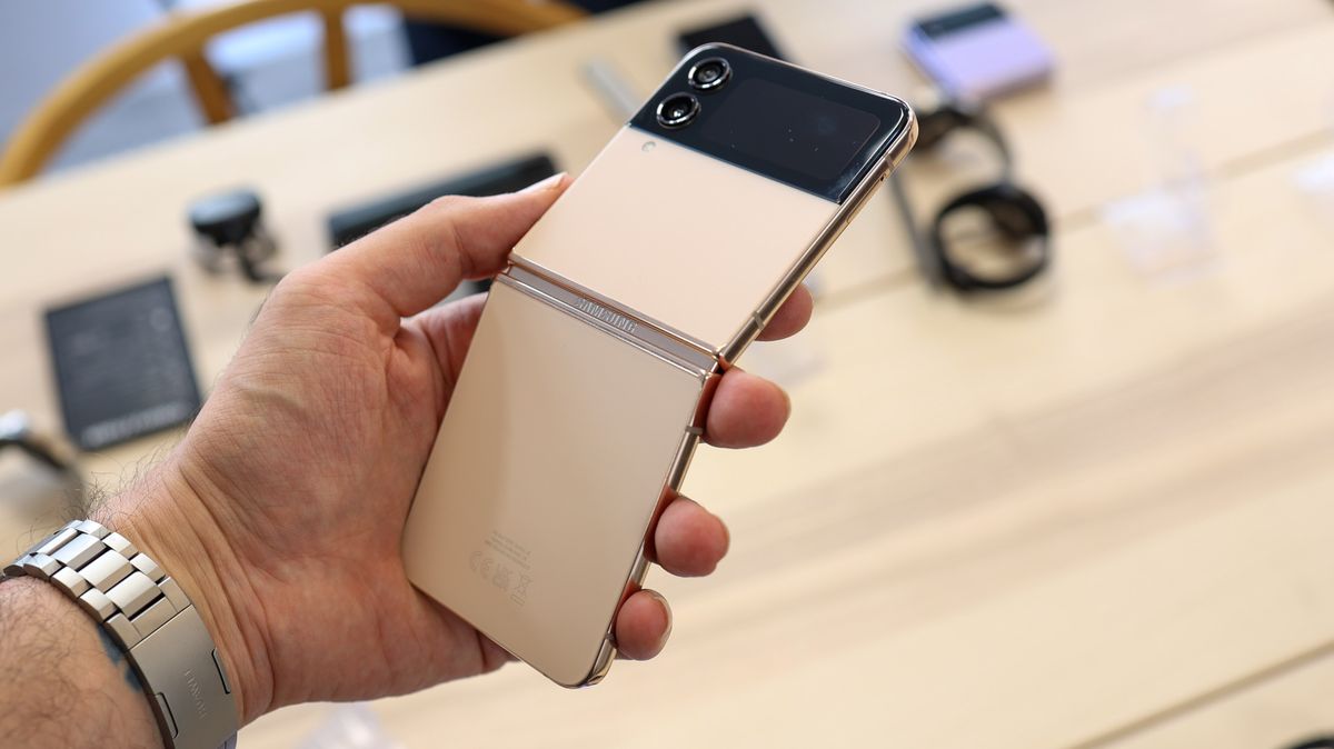 A photo of the Samsung Galaxy Z Flip 4