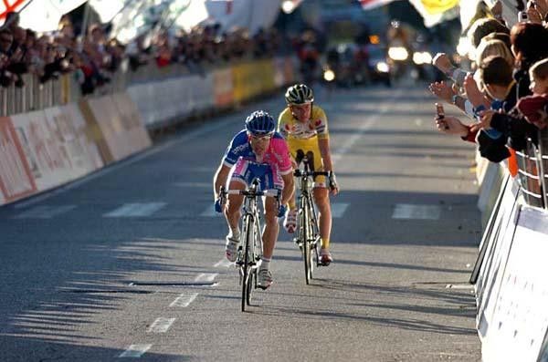 Here, the sprint is already over as Ricc&ograve; has set up.