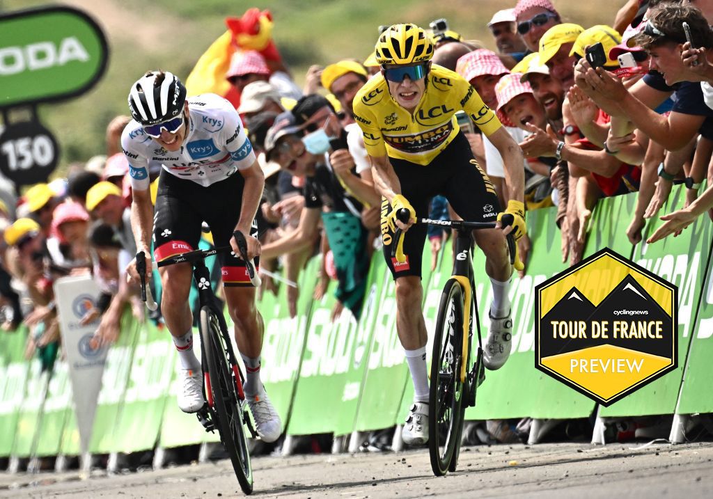  Jonas Vingegaard (Jumbo-Visma) and Tadej Pogačar (UAE Team Emirates) battling toward the line on stage 17 of the Tour de France 2022