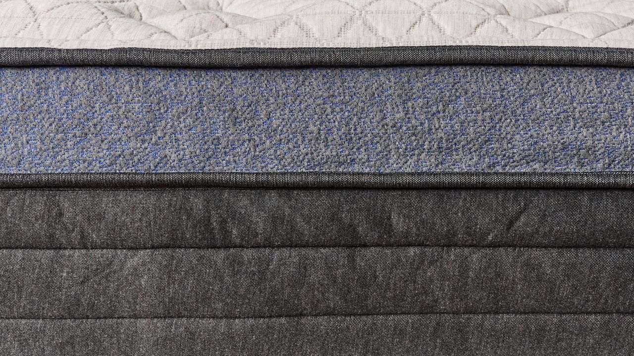 The image shows a close up of the foot of the Helix Midnight Luxe mattress