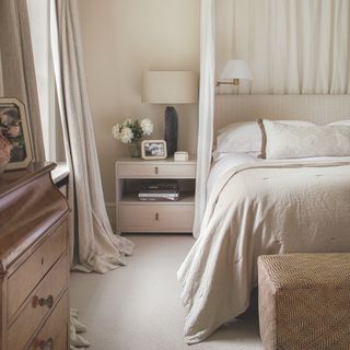neutral luxury bedroom in Hampshire