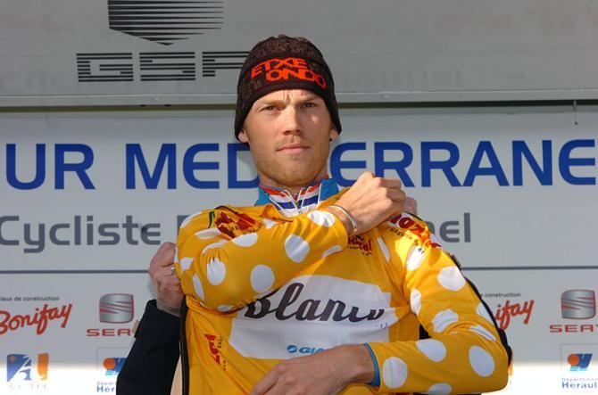 Lars Boom (Blanco) dons the leader's jersey at Tour M&eacute;diterran&eacute;en after winning the stage 2 time trial.