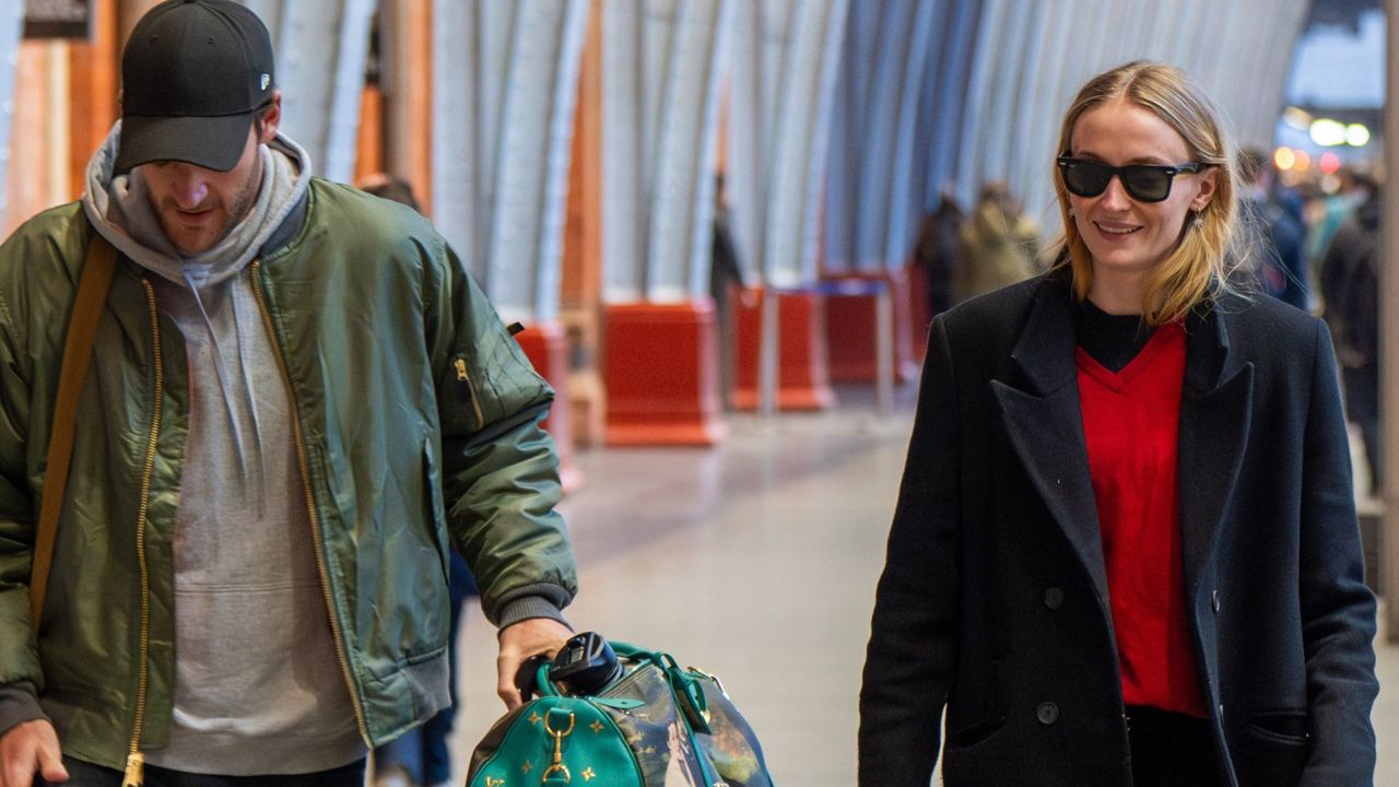 Sophie Turner at the airport with her boyfriend wearing uggs