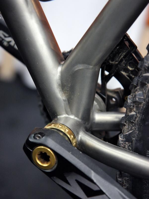 Vertigo adds another short section of titanium to reinforce the bottom bracket area.