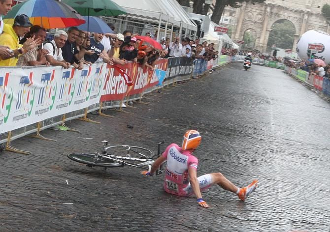 Denis Menchov suffered a dramatic crash in the 2009 Giro's final stage time trial, but thanks to a very quick bike change the Russian successfully defended the pink jersey