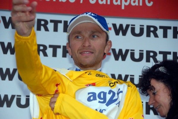 Valjavec keeps the yellow leader's jersey.