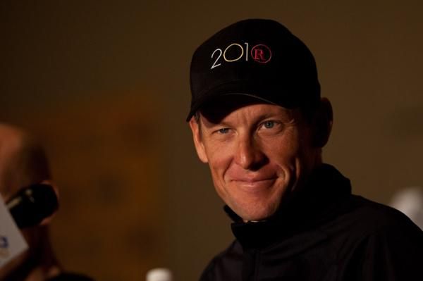 Lance Armstrong (Radioshack) fields questions from the press.