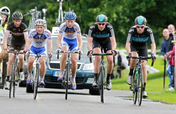 The early breakaway group - Oli Beckingsale (Endure MTB), Graham Briggs (Raleigh), Russell Hampton (Raleigh), Ian Stannard (Team Sky) and Alex Dowsett (Team Sky)