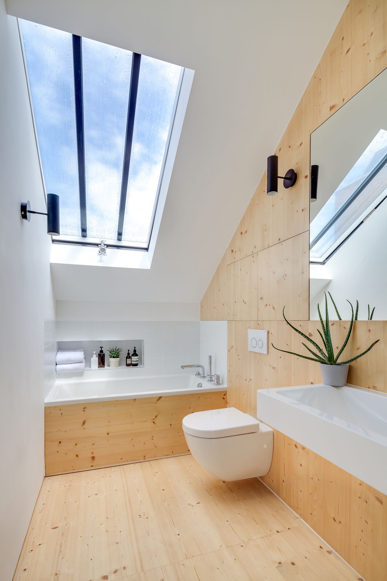 Spruce panelling has been used to clad the majority of the en suite bathroom to the master bedroom on the first floor.