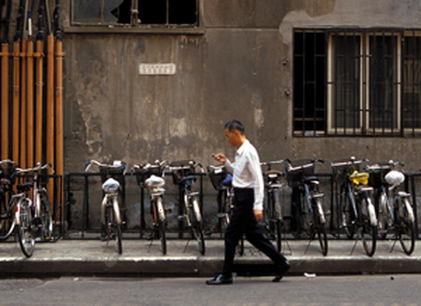 Chinese city debuts 'cell phone lane' for distracted walkers