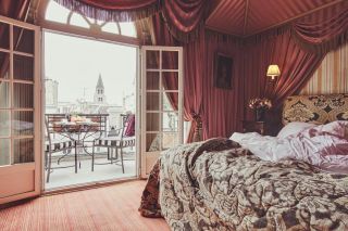 L'Hotel luxurious bedroom, Saint Germain