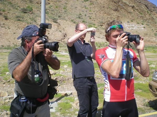 Edvald Boasson Hagen (Team Sky) turns the tables on the photographers.