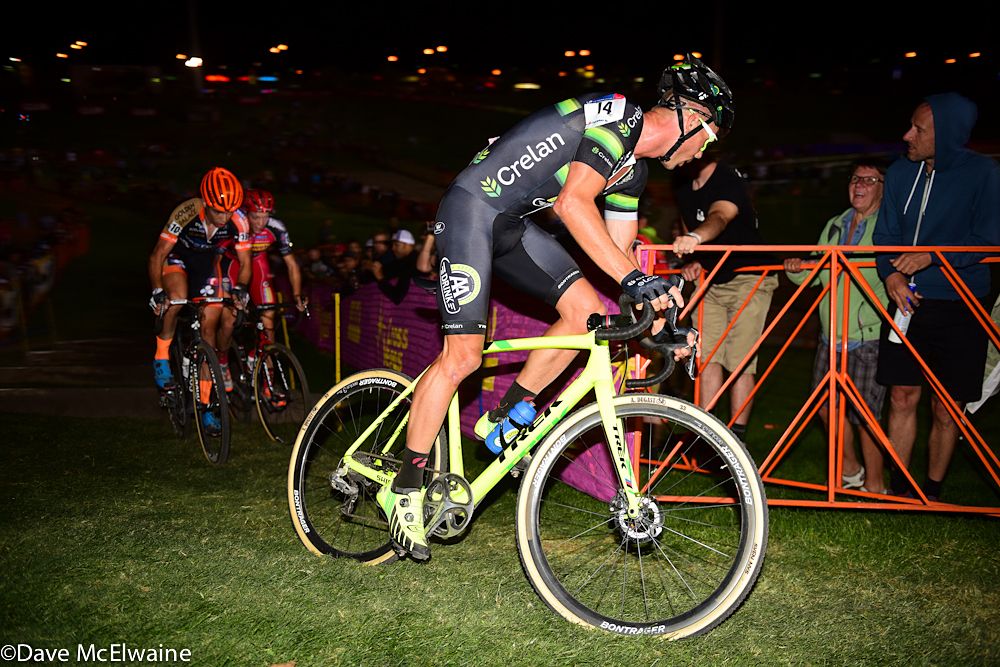 Sven Nys (Crelan) attacking the leaders on lap four