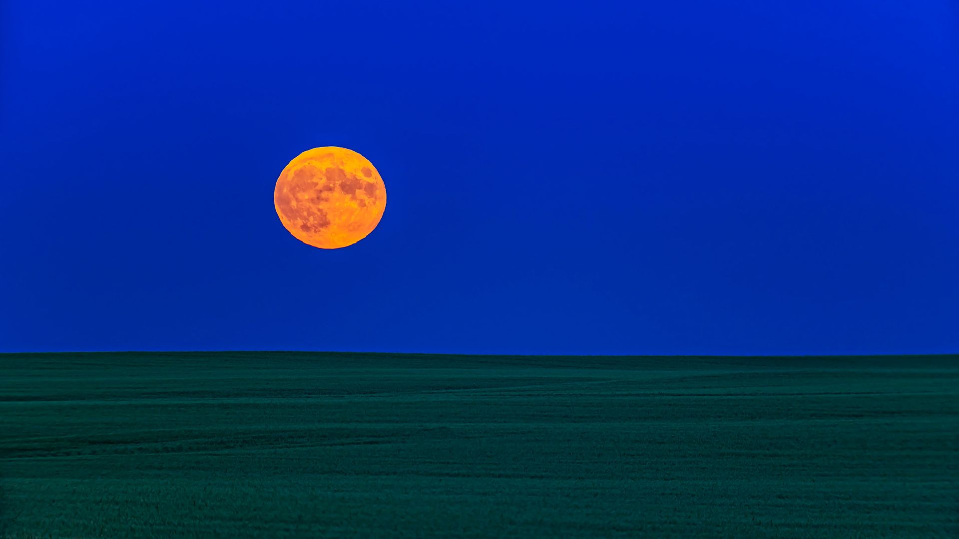 Harvest Moon 2026: See the first full moon of autumn rise alongside Saturn tonight