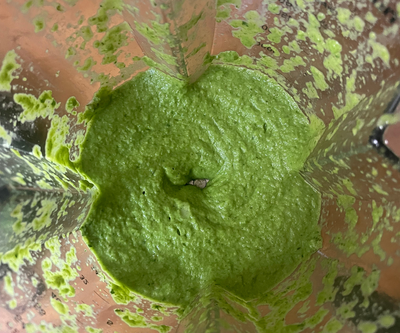 Nutribullet Smart Sense Blender blending green pea soup