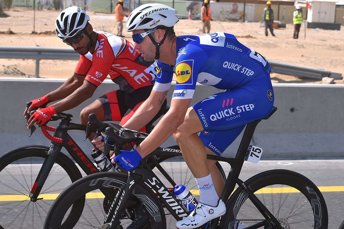 One of the UAE national riders admires Fabio Sabatini's bike
