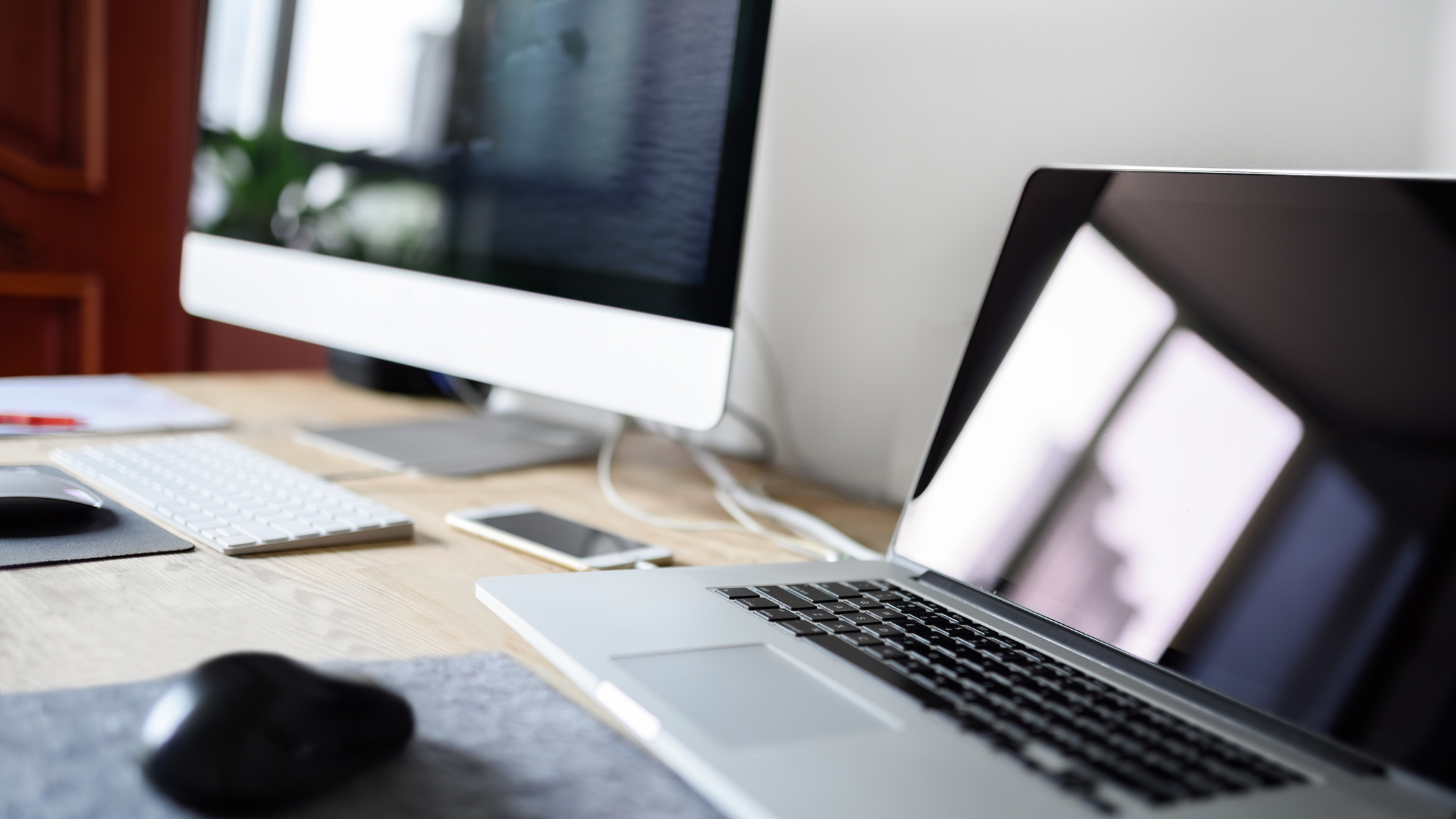 Computer screen, laptop, mouse and keyboard