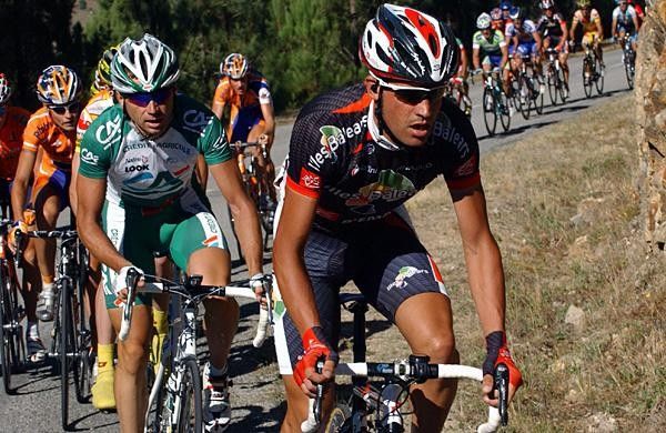 Oscar Pereiro (Caisse d'Epargne) trying to get something happening