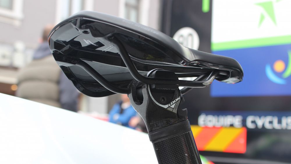 A closer look at the saddle and seat mast