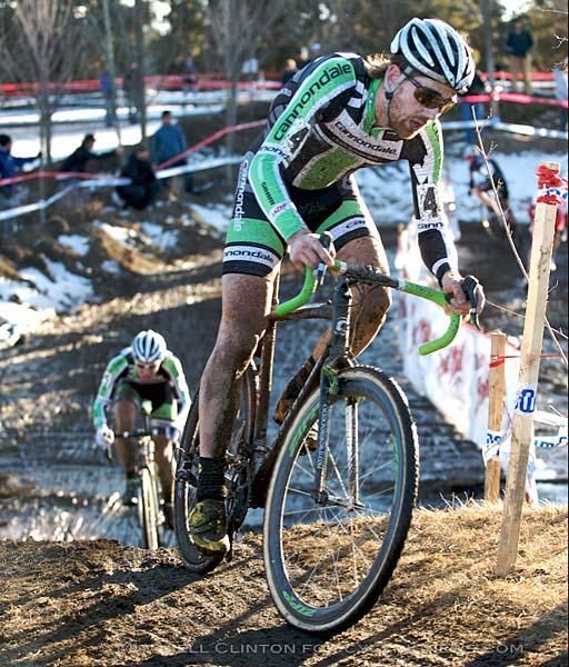 James Driscoll (Cannondale/cyclocrossworld.com) leads Jeremy Powers (Cannondale/cyclocrossworld.com)
