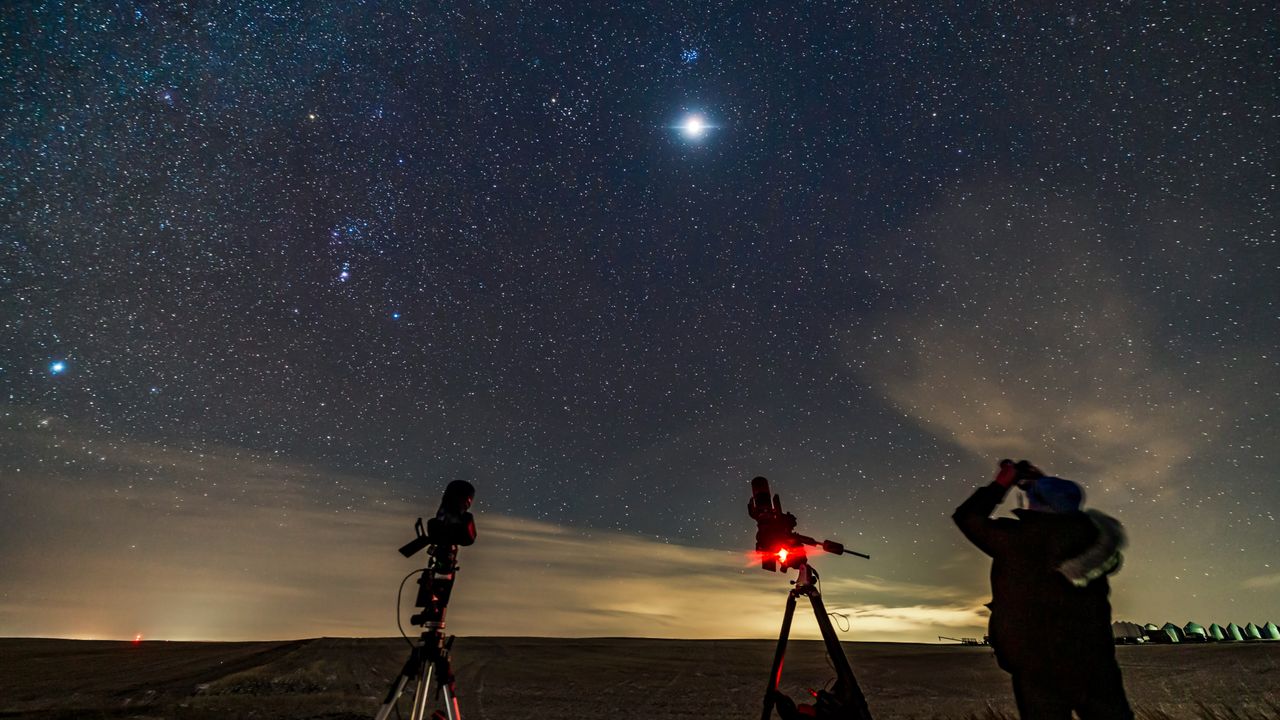 See the moon dance with the stunning 'Seven Sisters' of the Pleiades tonight — here's where to look