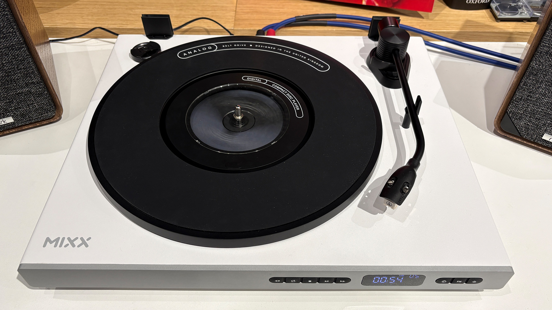 Mixx Analog+ turntable/CD player