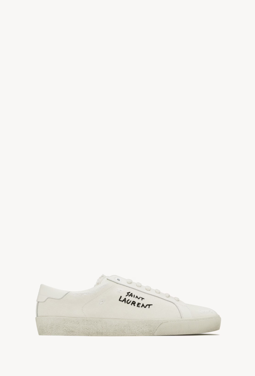 An image of the best white sneakers.