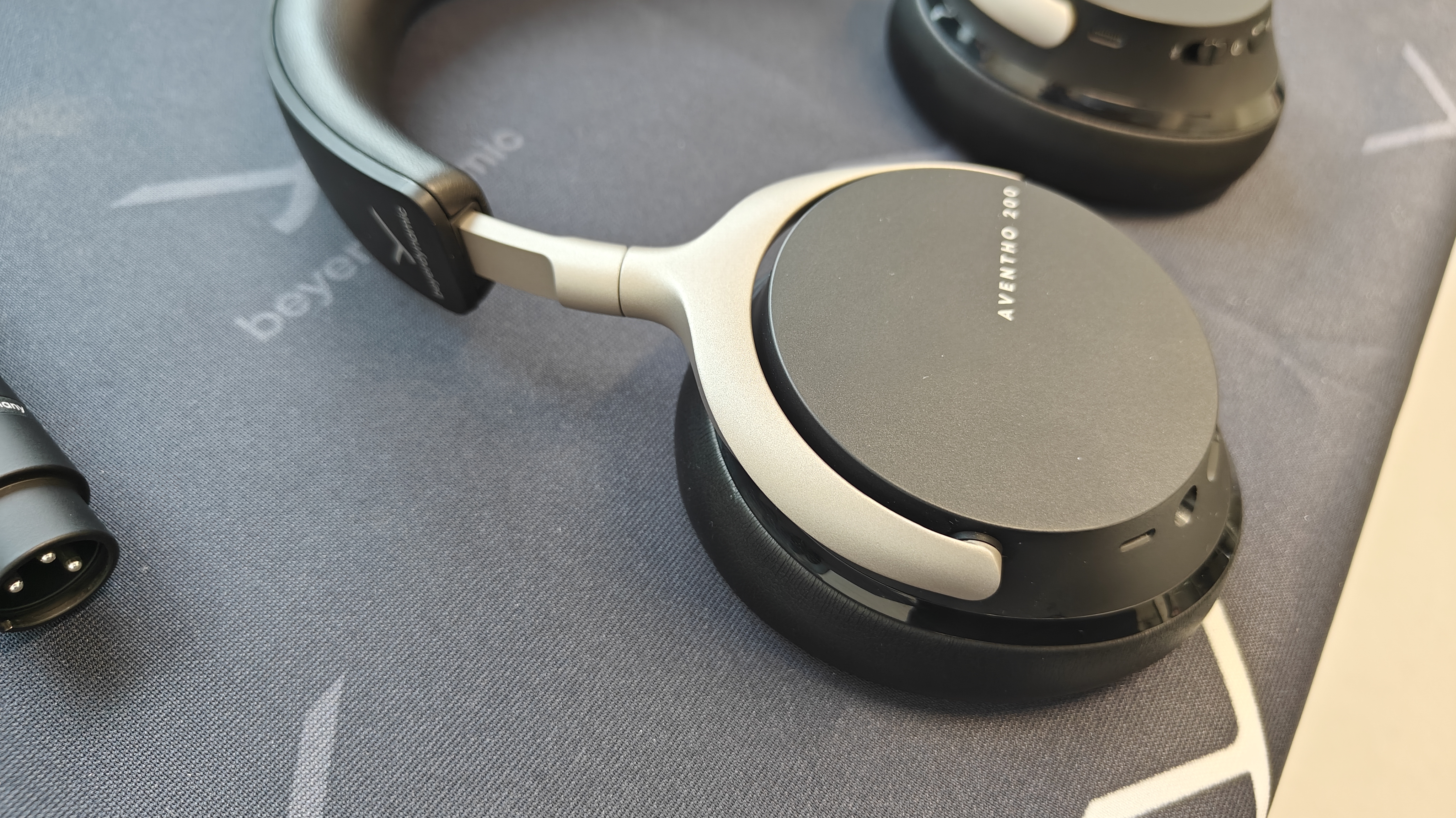 Beyerdynamic Aventho 200 on a table, close up on the silver yoke