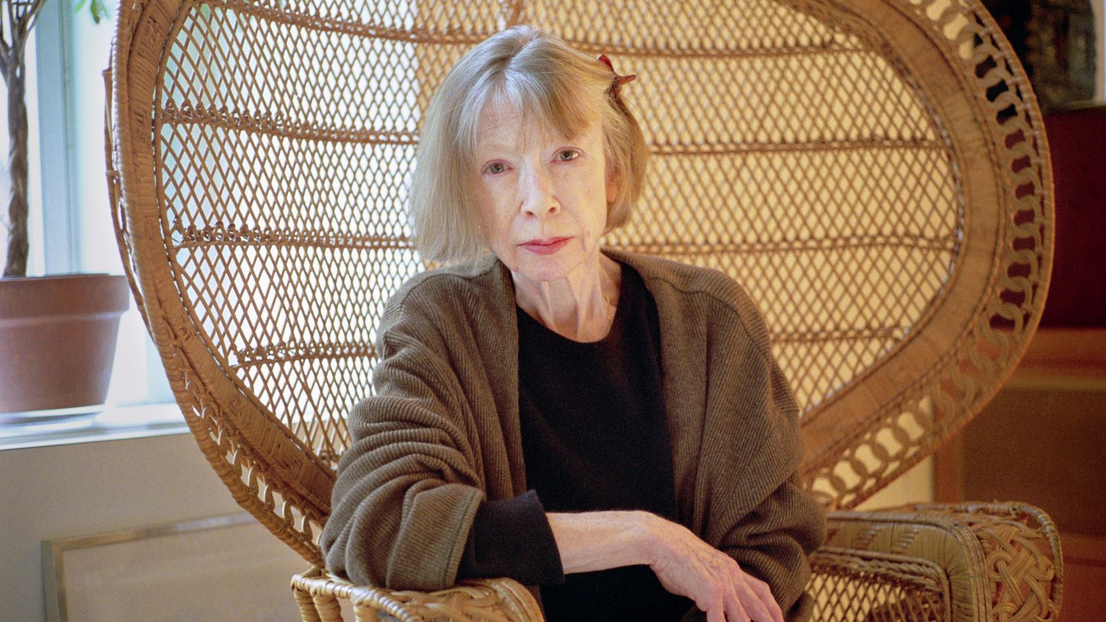 joan didion in her living room